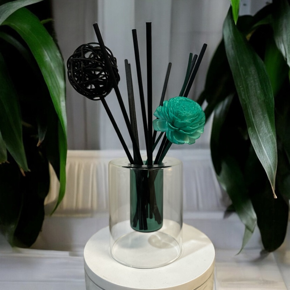 CUCUMBER WASABI CILANTRO Black and Green Candle DIFFUSER with Decorative Accents